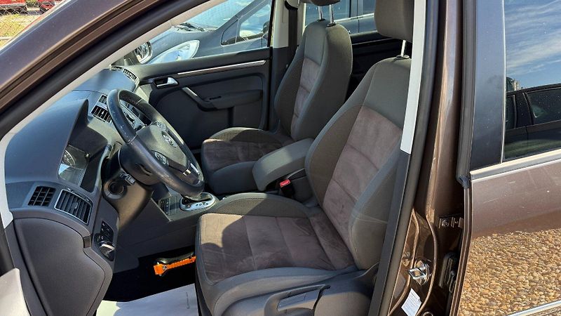 Volkswagen Touran (2011) 1.6TDi 77kW REZERVOVANO - fotka 8 z 23