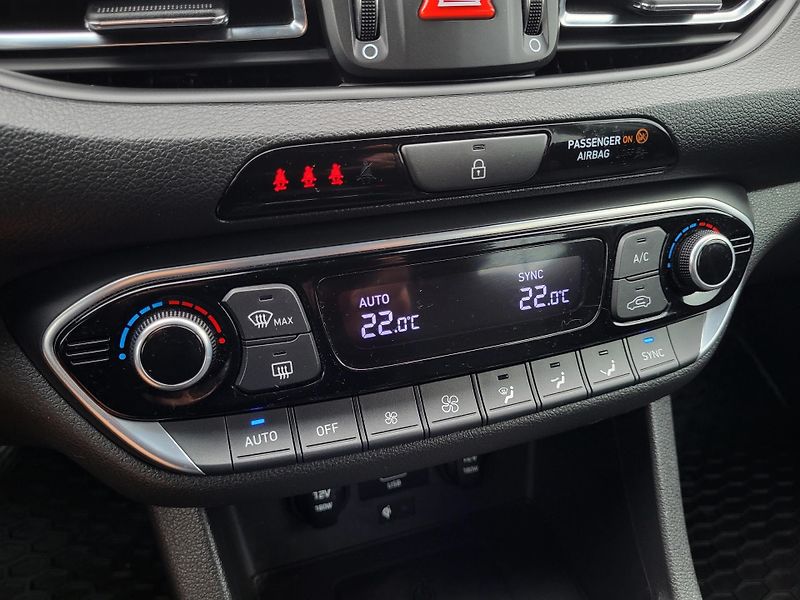 Hyundai i30 WG 1.5 T-GDI 118kW SMART *ČR - fotka 15 z 44