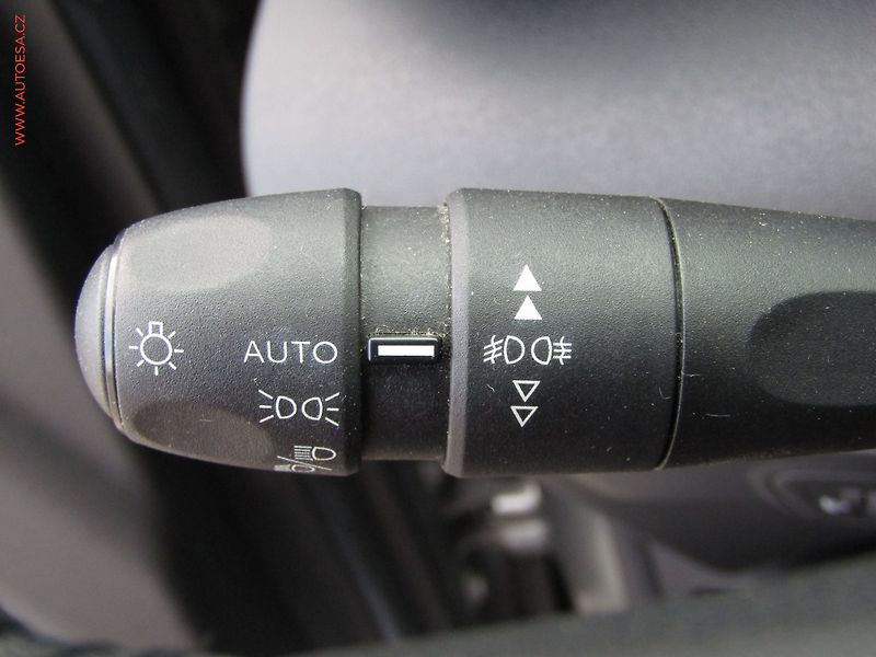 Citroën C3 Aircross (2019) 1.2PT, Shine, navi, panor - fotka 12 z 19