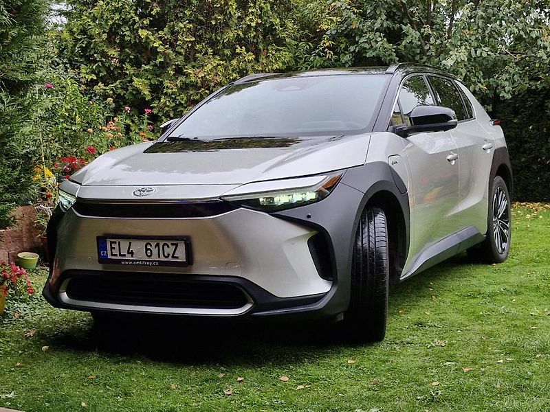 Toyota bZ4X (2025) plná výbava, nevyužité - fotka 11 z 12