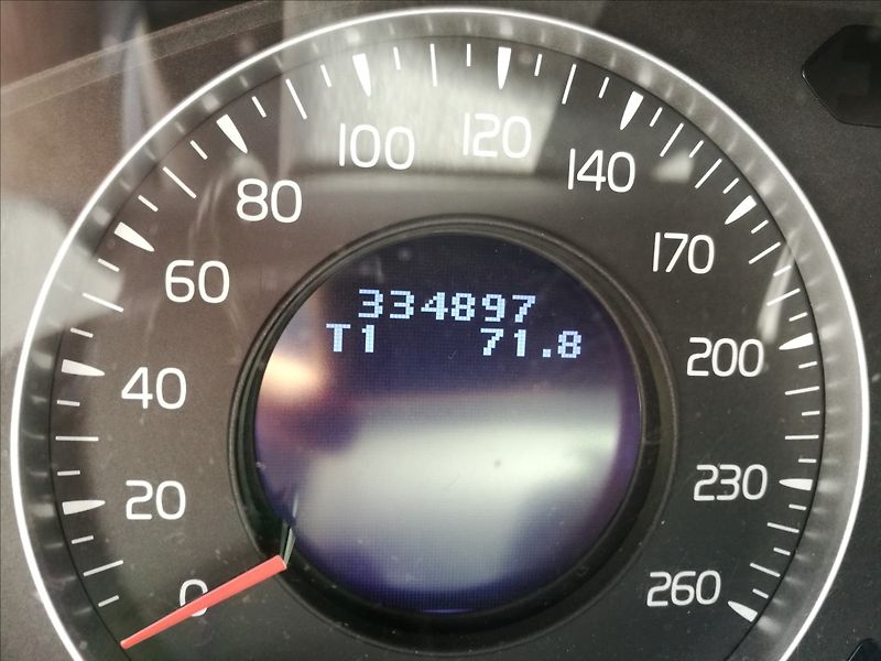 Volvo V70 2,4 D - fotka 7 z 17