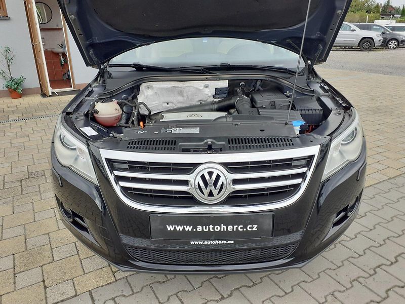 Volkswagen Tiguan (2010) 2.0 TSi R-Line 4x4 - fotka 25 z 34