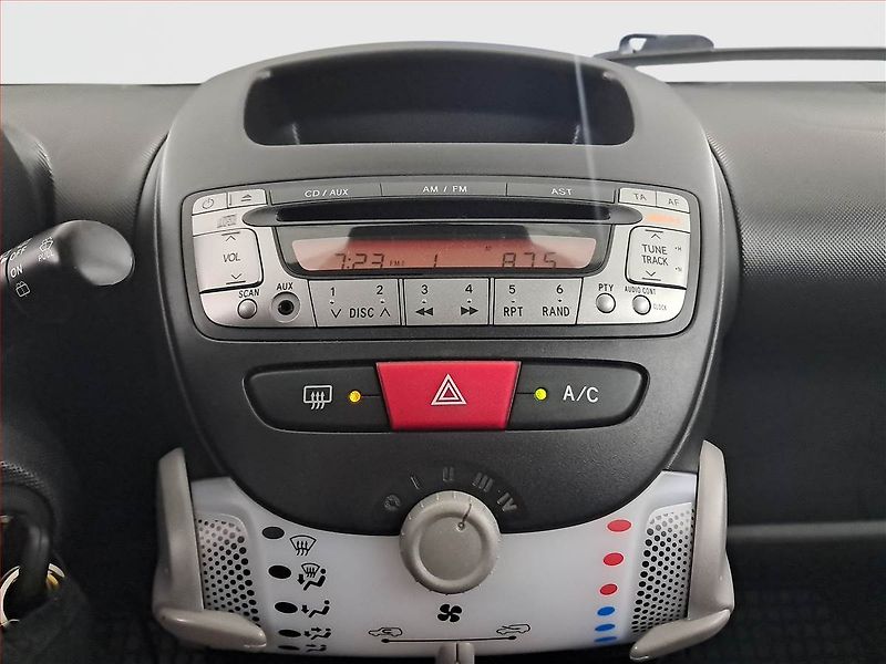 Toyota Aygo (2012) 1.0 VVT-i - fotka 12 z 14