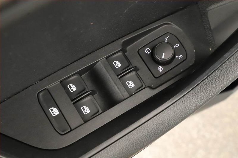 Škoda Karoq (2018) Ambition 1.0 TSI, Tempomat - fotka 16 z 19