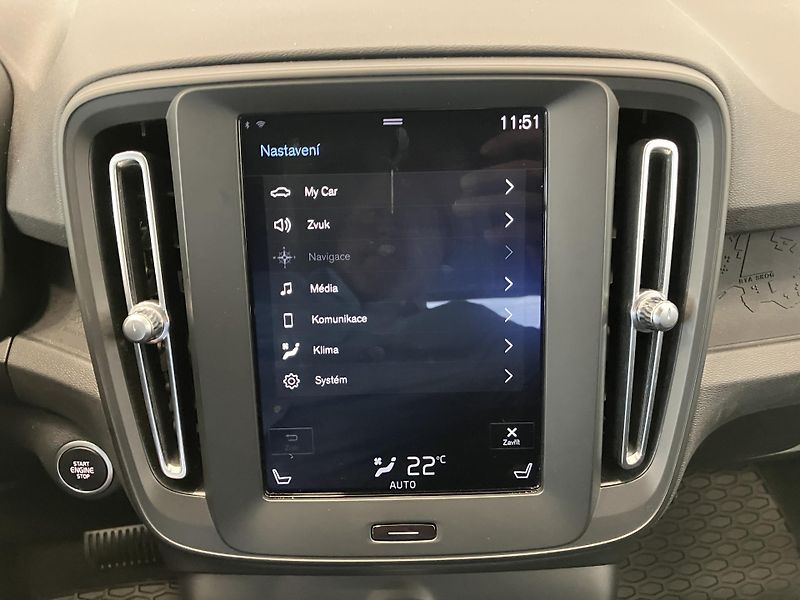 Volvo XC40 T3 FWD Kinetic AT8 - fotka 30 z 36