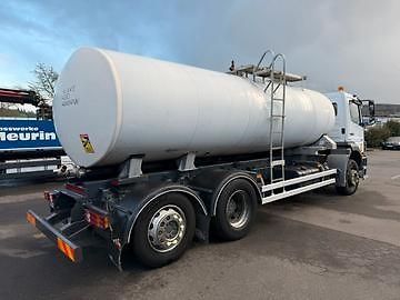 Mercedes-Benz Axor (2013) 2533 6x2 cisterna na vodu  - fotka 5 z 27