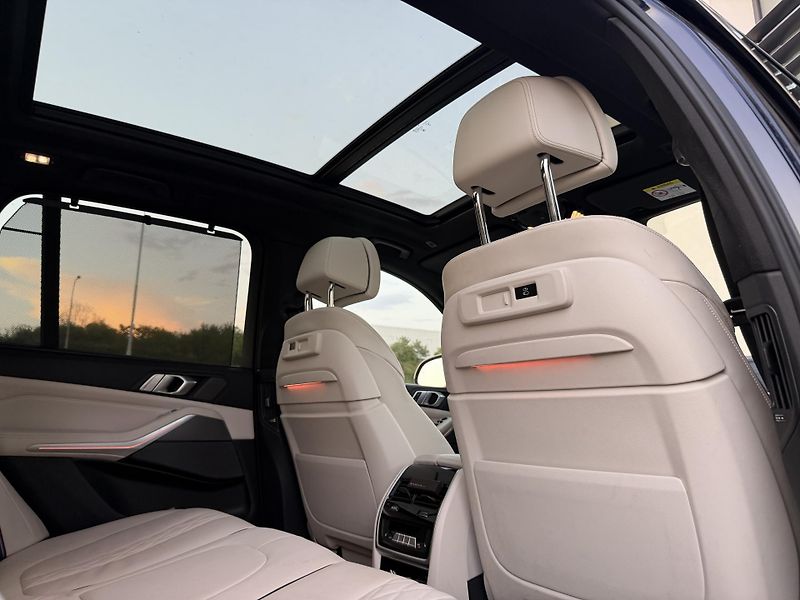 BMW X5 (2019) BMW / X5 / M50i xDrive / FULL - fotka 15 z 25