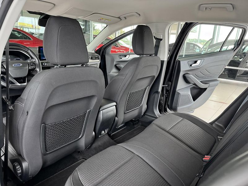 Ford Focus 1,0EB 92kW*Titanium*Navi*Kamer - fotka 17 z 35