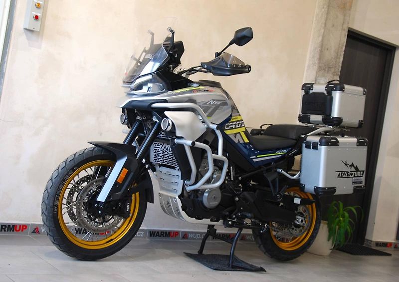 CFMOTO 800 MT (2022) Touring - hezký stav,stroj od - fotka 13 z 20