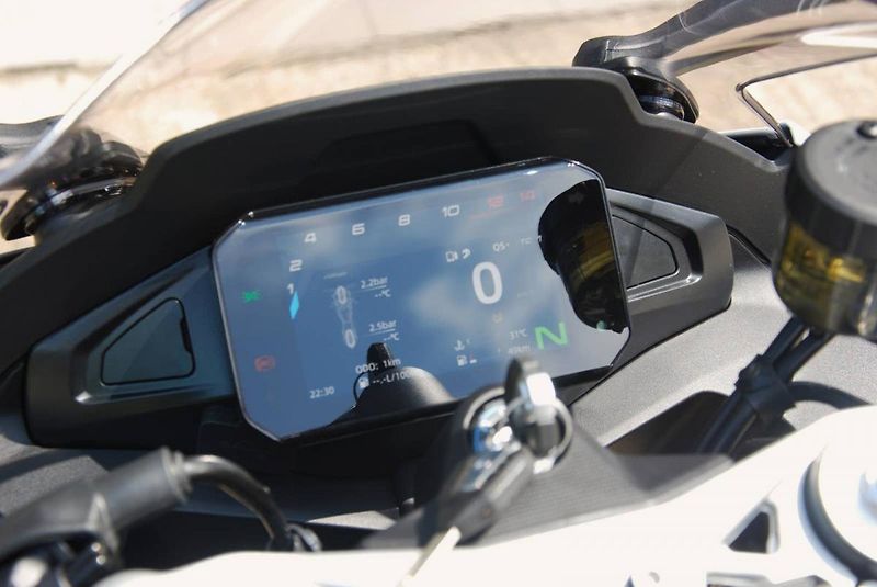 CFMOTO (2026) 675 SR-R WHITE - fotka 19 z 25