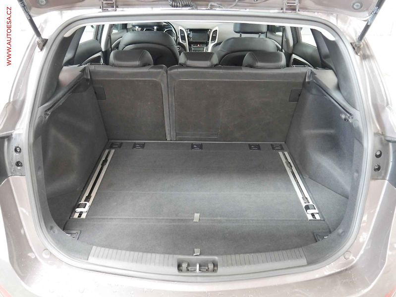 Hyundai i30 (2015) 1.6GDi, 1.maj,ČR, servis - fotka 7 z 21