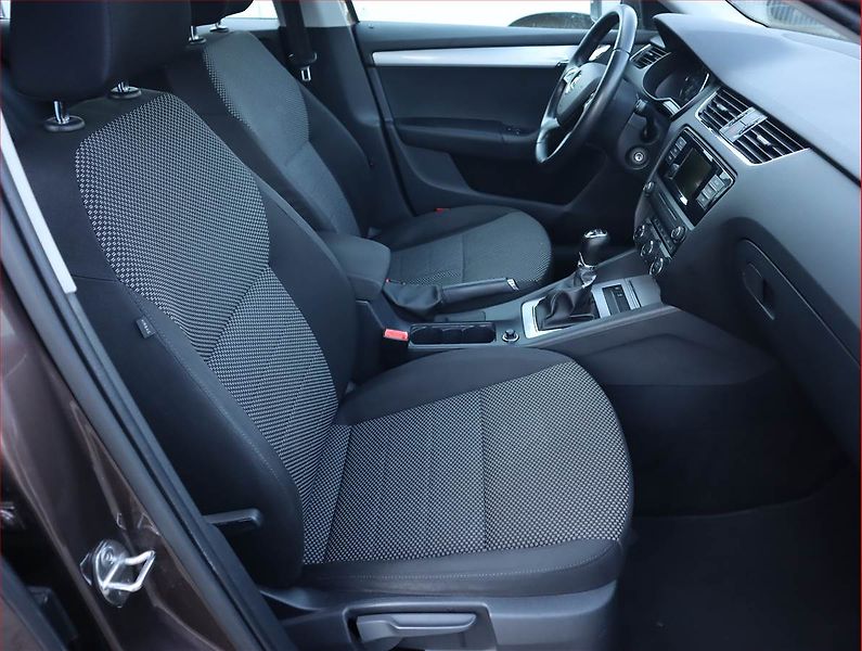 Škoda Octavia (2014) Ambition 1.6 TDI, Serv.kniha - fotka 9 z 18