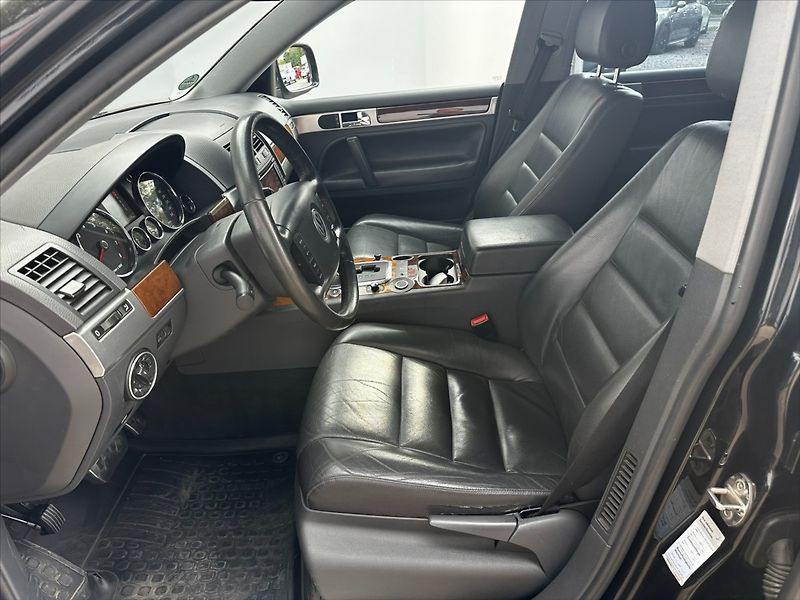 Volkswagen Touareg 3,2 V6 177kW-4X4-LPG - fotka 9 z 36
