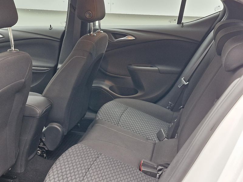 Opel Astra Edition 1,5 CDTI (77 kW) MAN - fotka 9 z 10