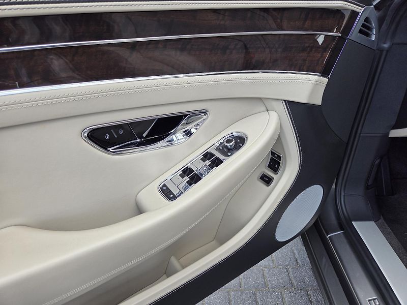 Bentley Continental GT W12 MULLINER  - fotka 7 z 12