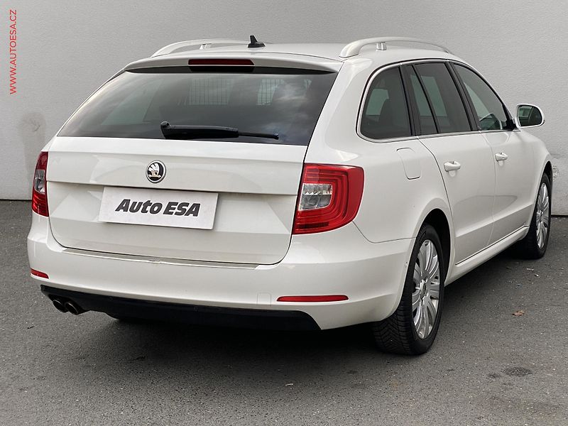 Škoda Superb (2014) 2.0 TDi, Exclusive, DSG - fotka 4 z 18