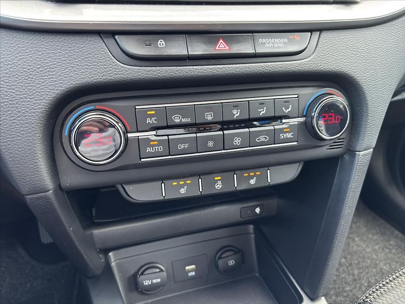 Kia Ceed 1,5 TGDi TOP ZÁRUKA KAMERA - fotka 26 z 40