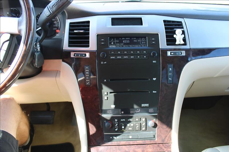 Cadillac Escalade 6,2 V8 6.2i  +LPG, 301 KW, ČR - fotka 23 z 29
