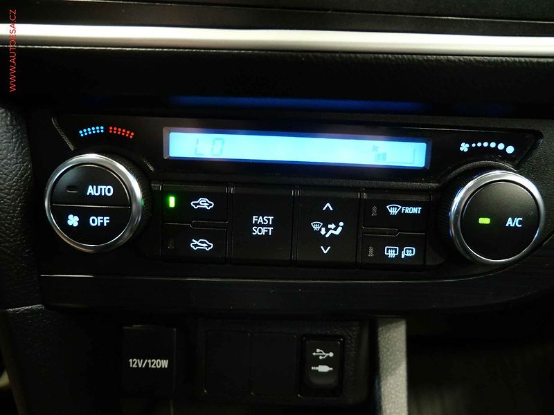 Toyota Auris (2013) 1.3i, ČR - fotka 17 z 20