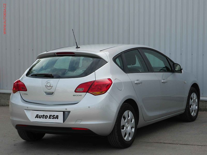Opel Astra (2011) 1.4 i, AC, výhřev sed - fotka 4 z 19