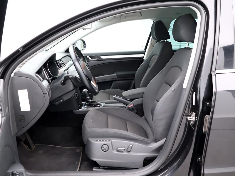 Škoda Superb 2,0 TDI 125kW DSG Navi Xenon - fotka 11 z 35