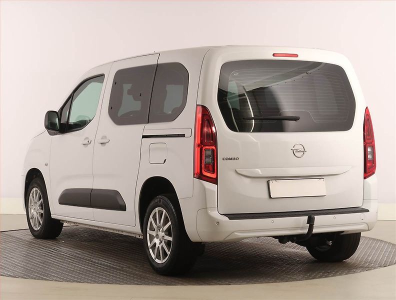 Opel Combo (2023) Edition 1.5 CDTI, 5Míst, ČR - fotka 4 z 21