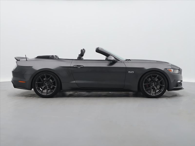 Ford Mustang GT 5,0 V8 534kW Kabriolet DPH - fotka 16 z 38