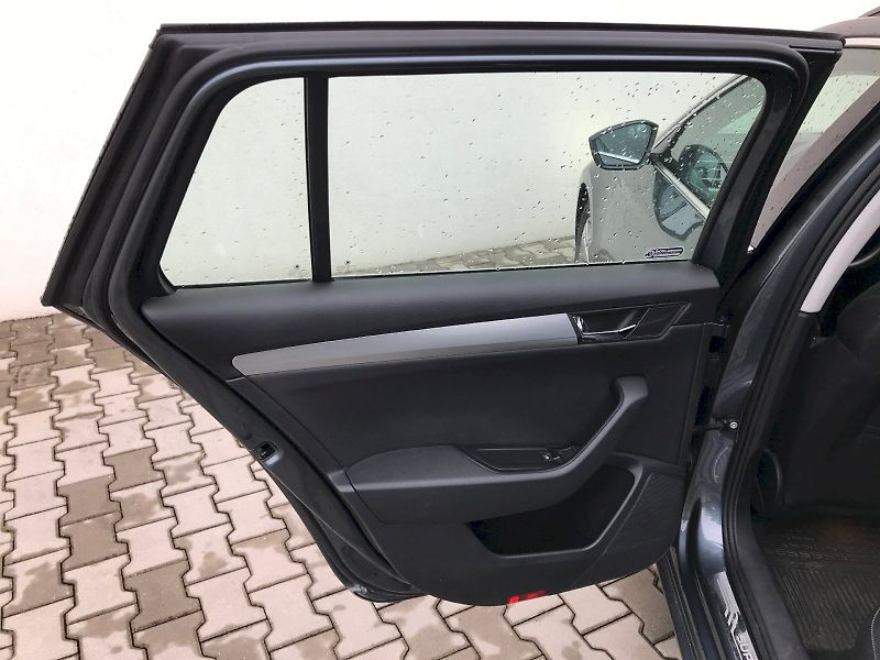Škoda Superb (2018) COM GRT AMB plus TD 110/2.0 A7 - fotka 17 z 27