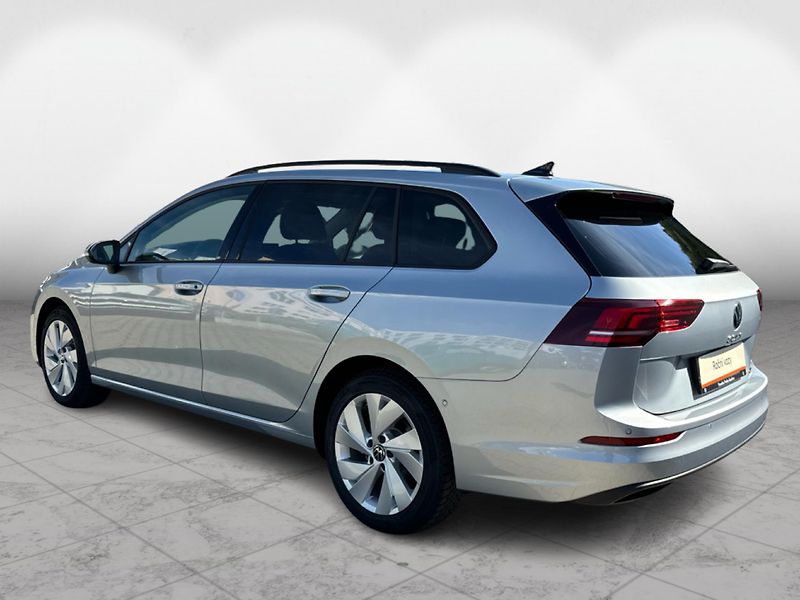 Volkswagen Golf People 1,5 eTSI 7DSG mHEV - fotka 4 z 22
