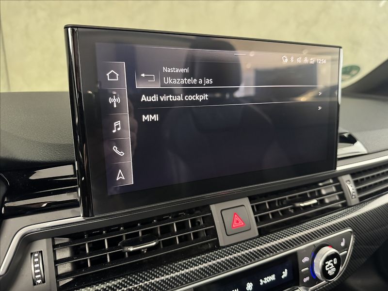 Audi A5 2,0 TDi  S-Line Quattro Matrix - fotka 35 z 47