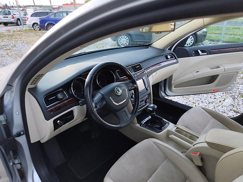 Škoda Superb 2.0TDI 125KW, AUTOMAT, KŮŽE - fotka 11 z 23