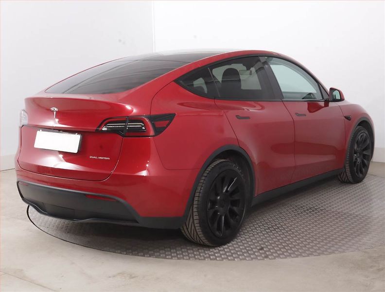 Tesla Model Y (2022) Long Range AWD 79kWh, SoH 91% - fotka 5 z 21