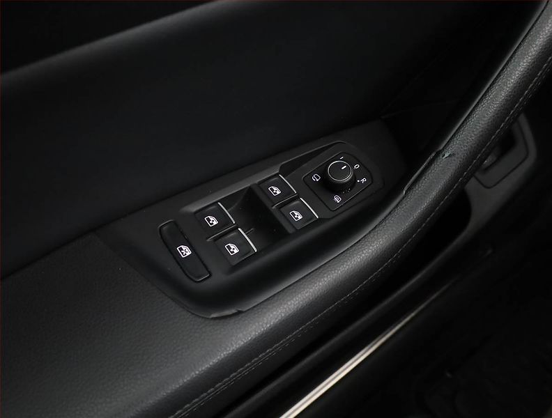 Volkswagen Passat (2018) R-Line 2.0 TDI, Automat - fotka 16 z 18