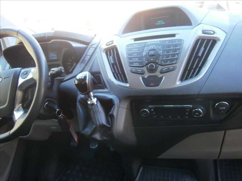 Ford Tourneo Custom 2,2 TDCI EUROLINE 114 KW - fotka 19 z 27