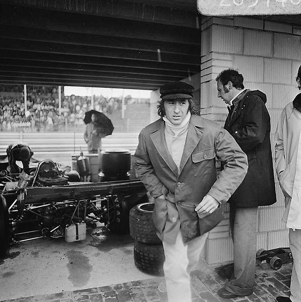 Před nedávnem jeden z legendárních závodníků Formule 1 všech dob Jackie Stewart, kterému se přezdívalo „Létající Skot“, oslavil 85. narozeniny.