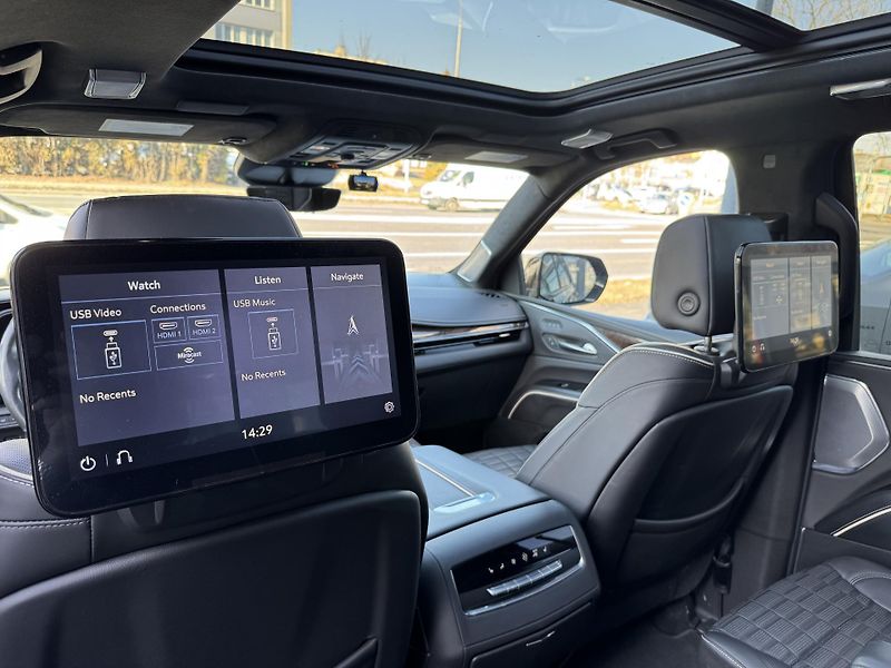 Cadillac Escalade 6,2 Sport Platinum MAX VÝBAVA! - fotka 47 z 51