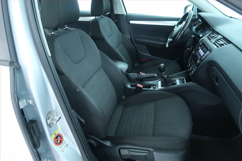 Škoda Octavia (2014) 2.0 TDI, 4X4, Xenony - fotka 9 z 21