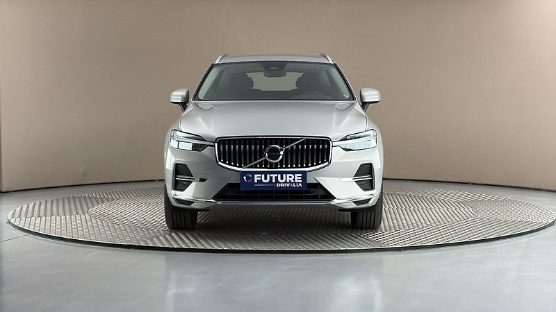 Volvo XC60 2.0 B4 AUT AWD Plus Dark - fotka 3 z 31