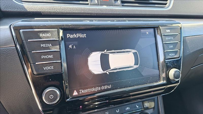 Škoda Superb 1,6 TDi 88 Kw Style DSG DPH - fotka 19 z 32