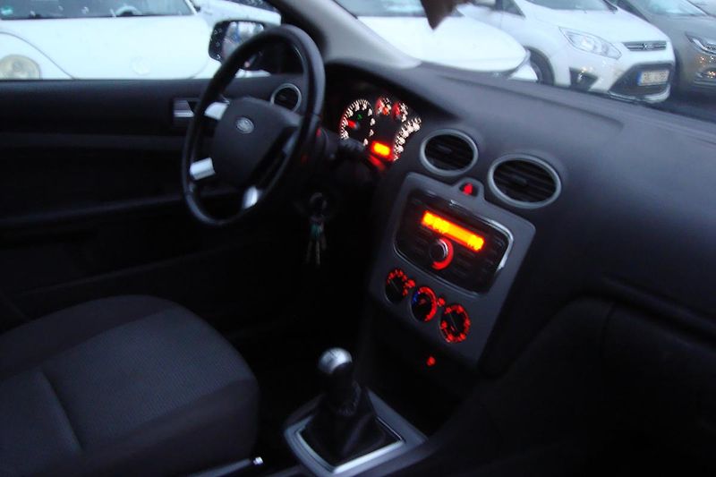 Ford Focus (2007) 1.6i,ČR,Pravid.serv.STK 5/2027 - fotka 34 z 54