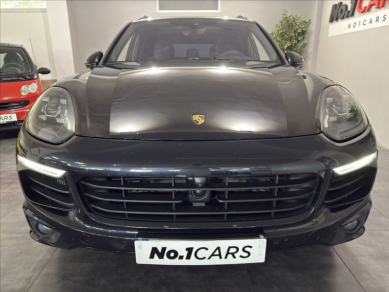 Porsche Cayenne 3,0   D VZDUCH PANO BOSE 360 - fotka 42 z 44