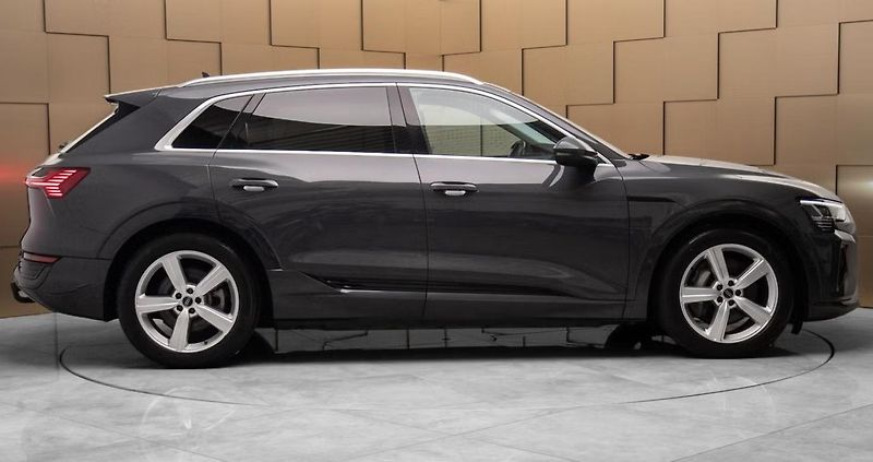 Audi Q8 e-tron 50 Q Kamera Tažné Vzduch LED - fotka 6 z 21