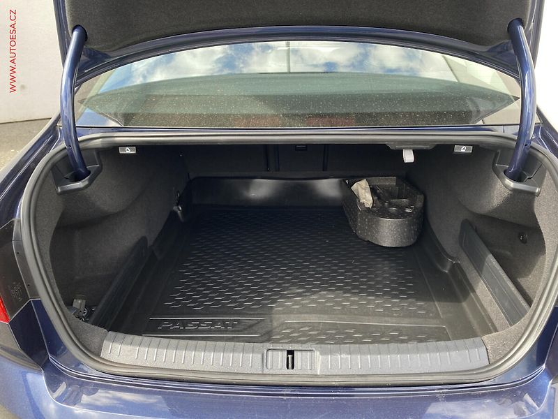 Volkswagen Passat (2015) 1.4 TSi, Highline, LED, navi - fotka 7 z 17