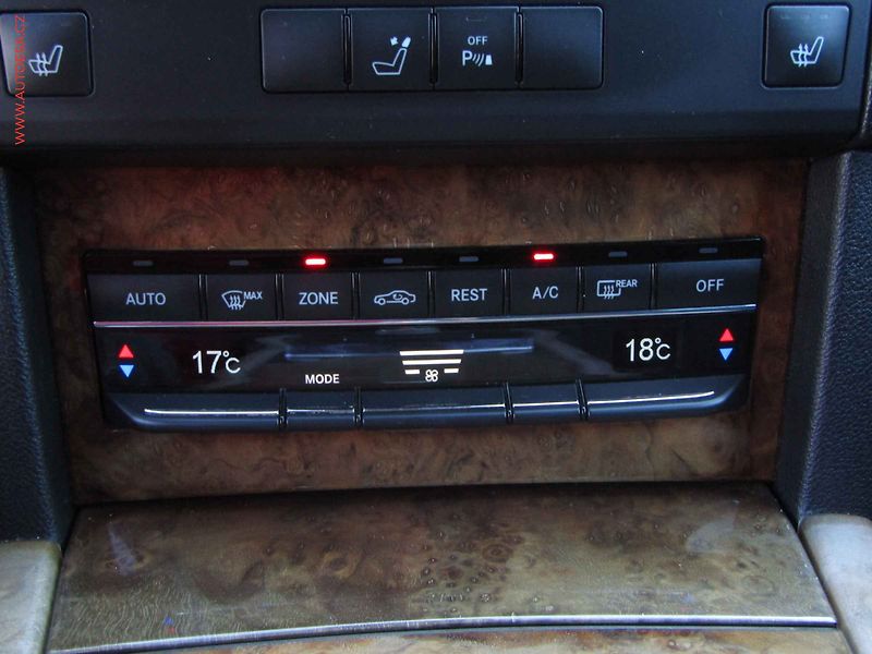 Mercedes-Benz Třídy E (2010) 3.0 CDi E 350 4Matic, ČR - fotka 17 z 24