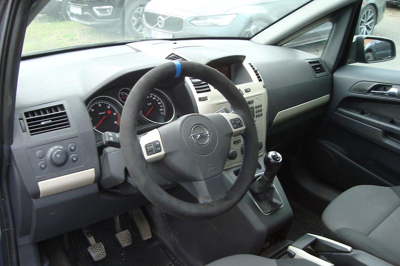 Opel Zafira (2008) 1.9 CDTi,7-M,2.Maj.S.Kn.STK 28 - fotka 21 z 50