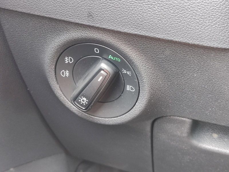 Škoda Karoq (2021) Active 1,5 Tsi - fotka 26 z 34