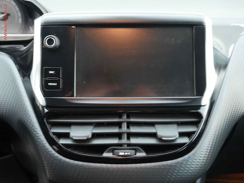 Peugeot 2008 (2016) 1.2 PT, AT, autoAC - fotka 12 z 19