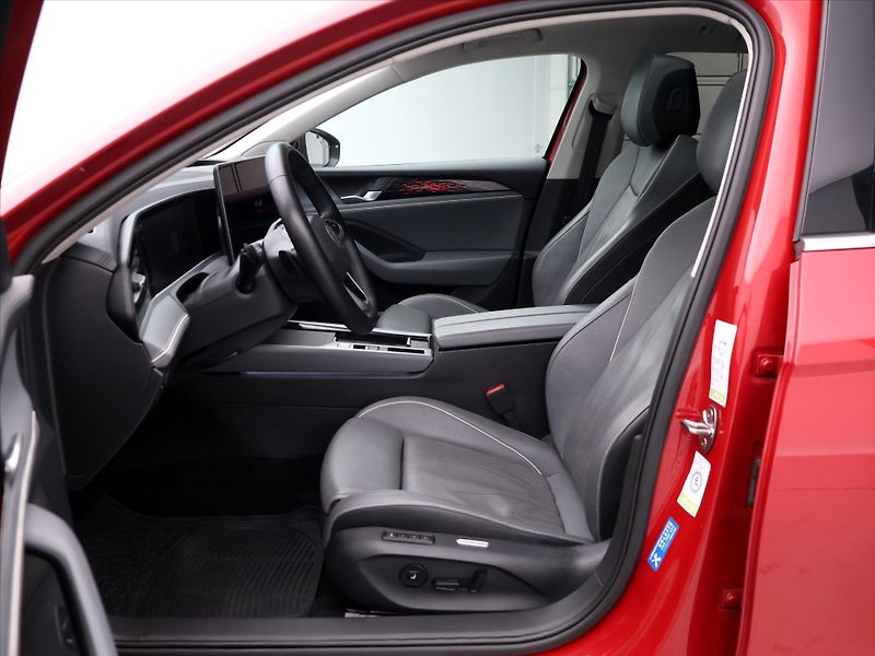 Volkswagen Passat 2,0 TDI 110kW DSG Elegance - fotka 11 z 39