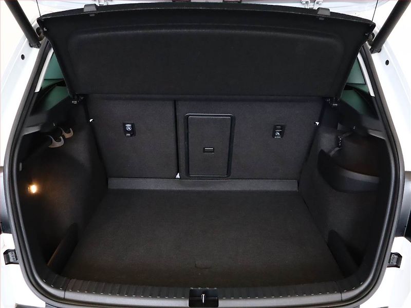 Škoda Karoq (2019) Style 1.5 TSI, Automat, Navi - fotka 12 z 24