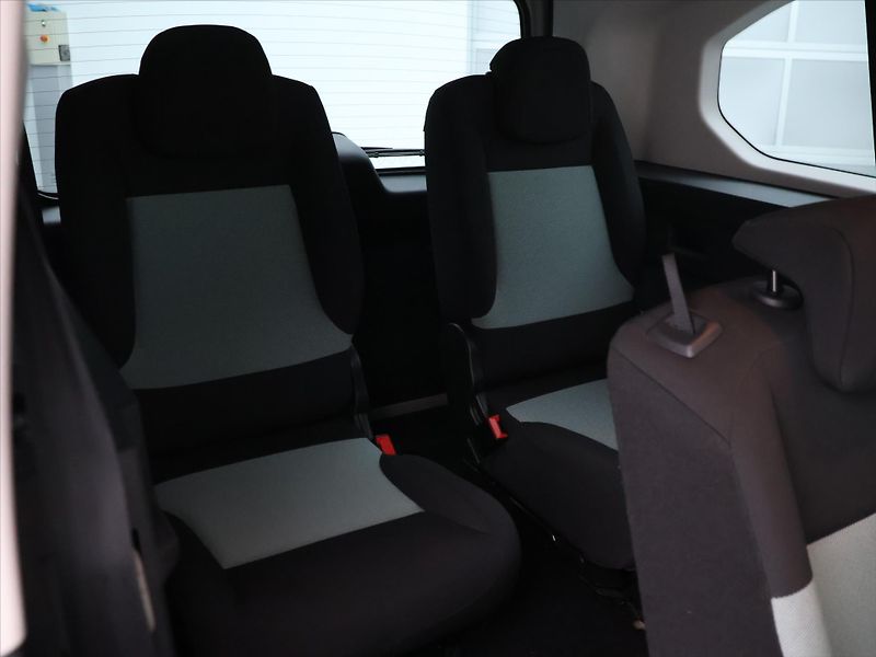 Citroën Berlingo 1,2 96kW Klima Feel XL CZ - fotka 13 z 28